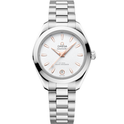 Quadrante bianco madreperla iridescente dell'Omega Seamaster Aqua Terra 28 mm con 12 indici di diamanti incastonati e lancette rodiate